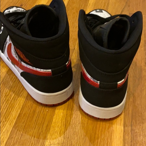 Air Jordon 1 Mid SE “Newspaper Air Times” - Picture 3 of 4